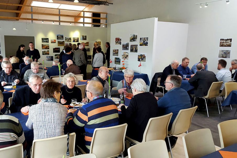 Indslag. Reception/jubilæum i Jernbanegade i Tistrup..